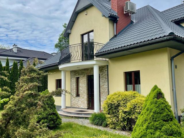 Przestronny dom z kominkiem na pięknej działce 1230 m2