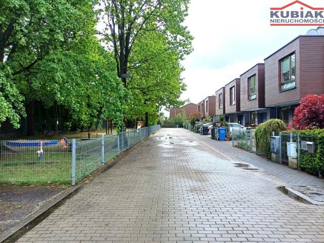Przestronny dom z ogrodem, blisko WKD i terenów zielonych