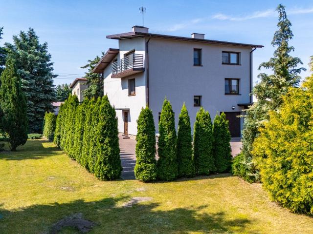 Zapraszam do domu z ogrodem i budynkiem usługowym 258 m² w Pabianicach