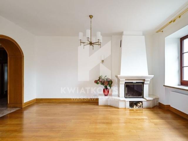 Przestronny dwupoziomowy apartament 175 m² z kominkiem i tarasem