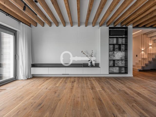 Przestronny dwupoziomowy apartament z ogrodem i garażem