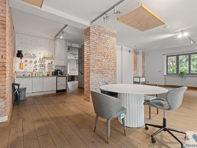 Przestronny loft z ogrodem, garażem i unikalnym wnętrzem