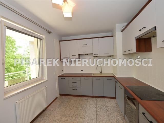 Przestronny lokal 74m² z balkonem i garażem w Bemowie