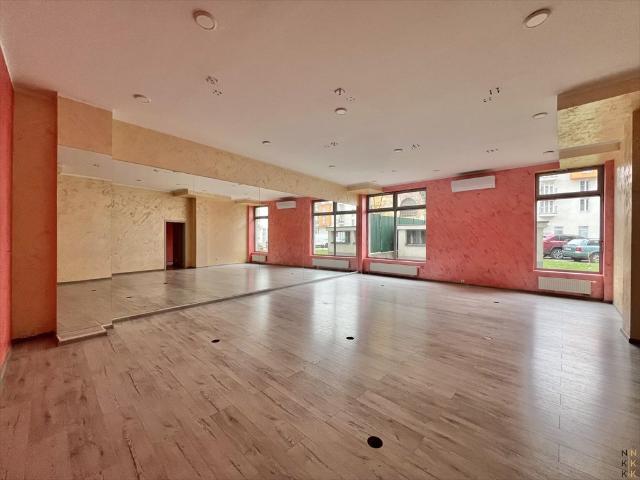 Przestronny lokal 116,71 m2 z dużymi salami i darmowym parkingiem