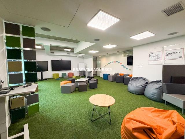 Przestronny lokal usługowo biurowy 170 m² z witrynami