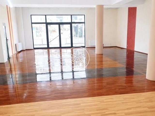 Przestronny lokal usługowo handlowy 160 m2 w Toruniu