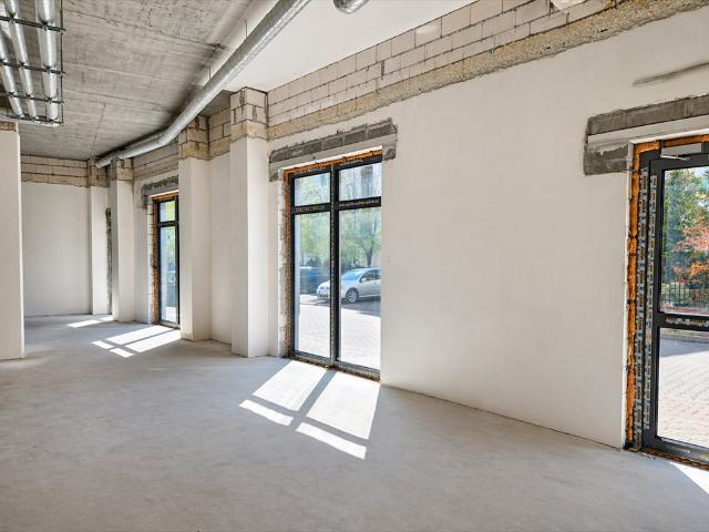 Przestronny lokal usługowy 466 m² z 3 wejściami w Wilda