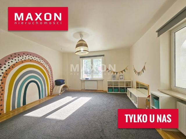 Przestronny lokal biurowy z dużym światłem i dostępem do metra