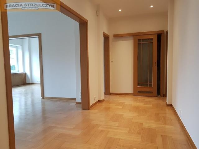Lokal biurowy z windą, klimatem kamienicy, 92 m2