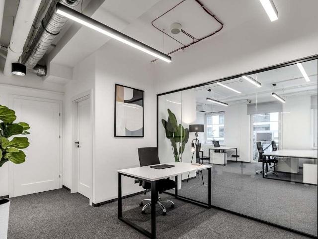 Przestronny lokal biurowy 123 m² z salą konferencyjną i aneksem
