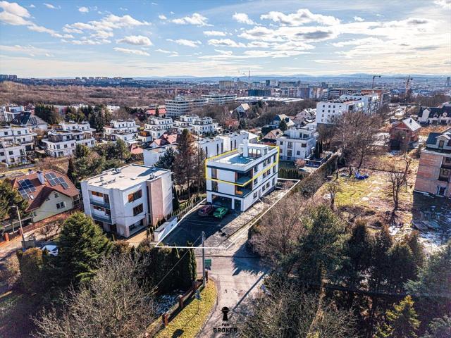 Przestronny lokal biurowo magazynowy z balkonem i dobrą komunikacją