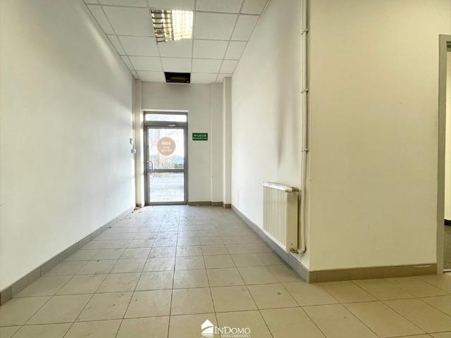 Przestronny lokal biurowo usługowy z dużym parkingiem