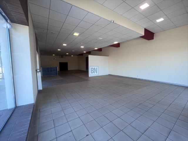 Przestronny lokal biurowo usługowy 1250m2 z parkingiem
