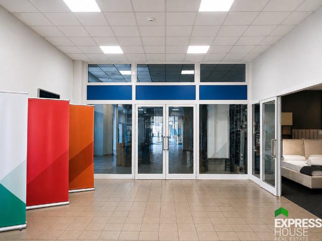 Przestronny lokal handlowo usługowy 324 m² z parkingiem
