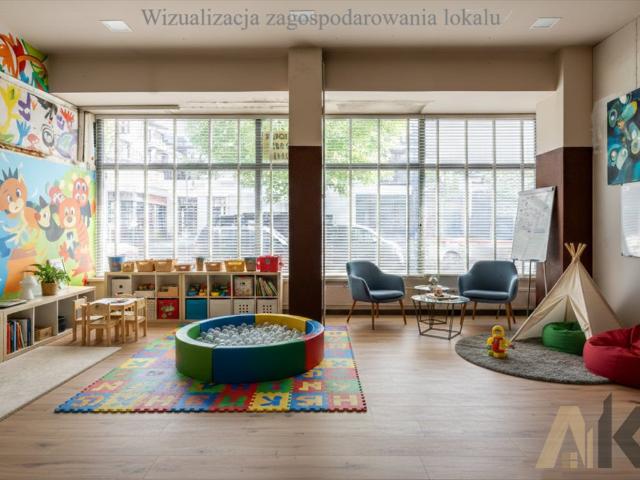 Przestronny lokal handlowo usługowy z dużymi witrynami