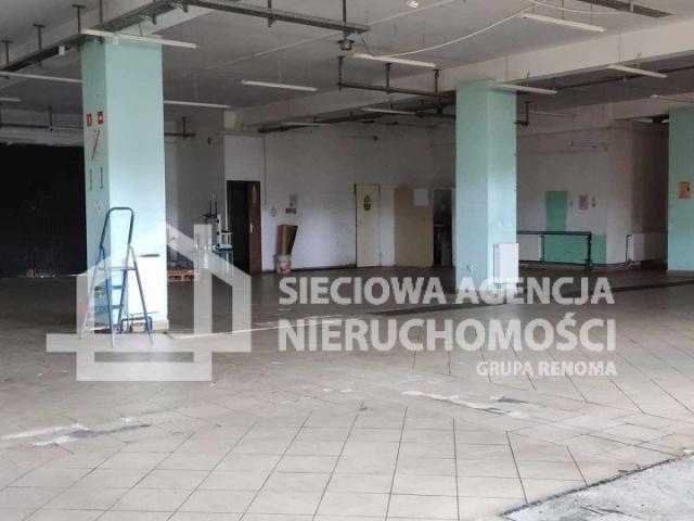 Przestronny obiekt 894 m² z magazynem i biurami w Gdańsku
