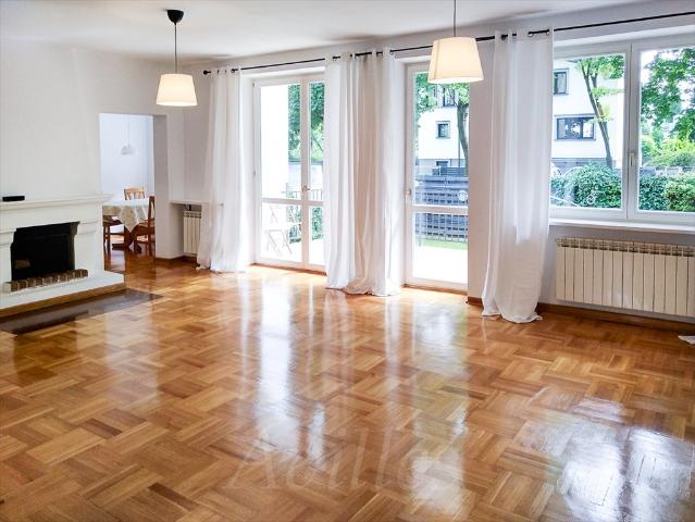 Przestronny segment 270 m² z ogrodem i garażem 2 auta