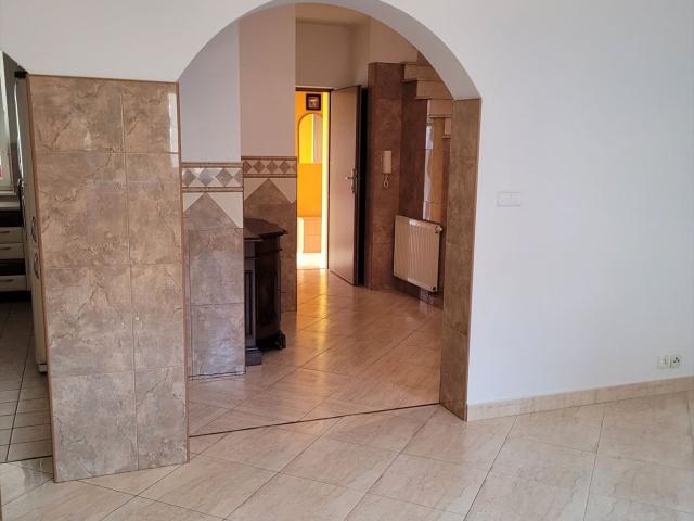 Zapraszam do obejrzenia przestronnego segmentu 234 m² z oranżerią i garażem