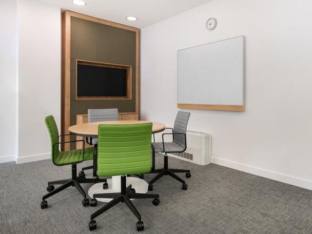 Przestrzeń do pracy dla 3 4 osób Regus North Gate