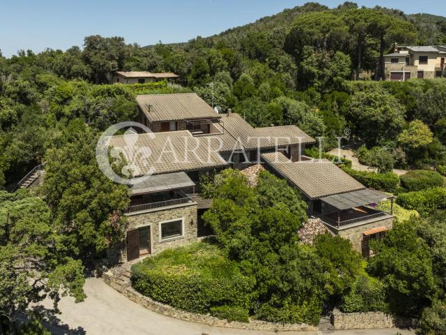 Punta Ala,in posizione dominante da cui si può ammirare il m. 700m² Castiglione della Pescaia