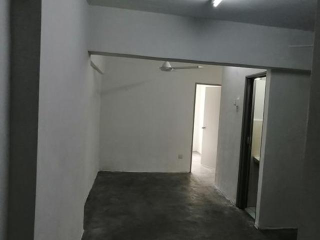Puncak Erskine Apartment 600SF 3rooms Partly Furnished Well Maintaine