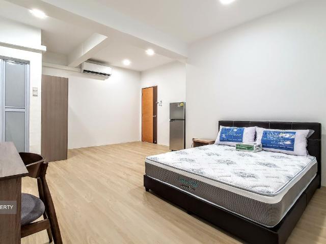 Public Mansions D12, Apartment