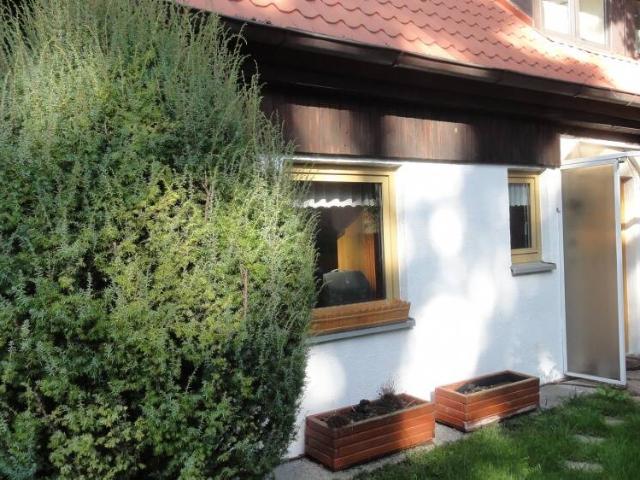 Puchheim: Freies, stark renovierungsbedürftiges, EFH mit Wärmepumpe und Einzelgarage gegen Gebot