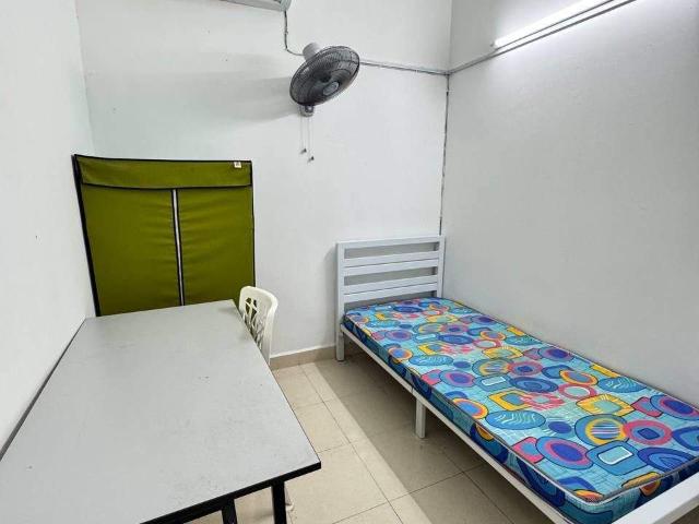 Puchong area room Rent WiFi near LRTBus Limited Unit Cleaning Service Common area