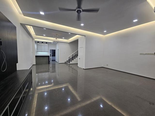 Puchong bandar Puteri 6 double storey house near ioi mall