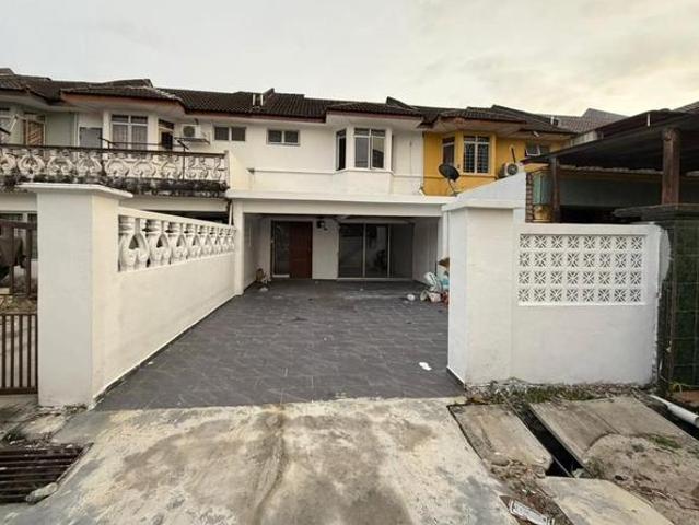 Puchong fully renovated double storey house full loan