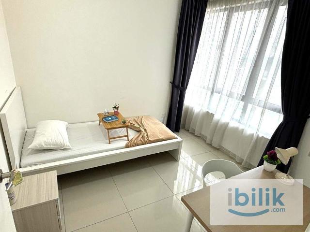 Puchong kinrara single room direct link to lrt bk5
