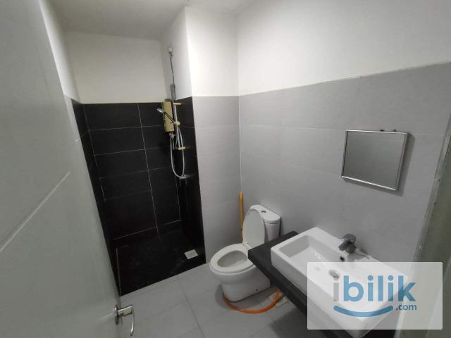 Puchong Prima Room Private Bathroom with Carpark Window & A/C