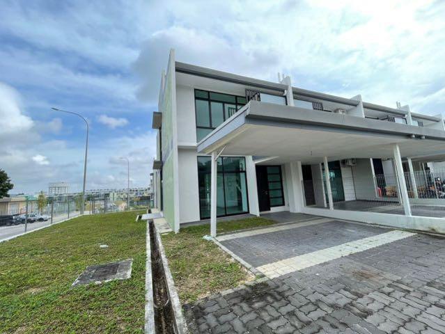 Puchong RM4xxK Get Superlink Double Storey Corner Lot 28x80