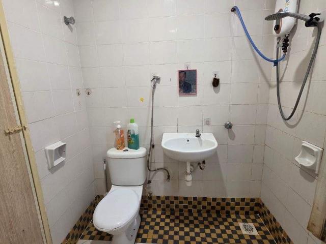 Puchong room RENT WiFi near LRT BUS Limited Unit Cleaning Service Mini Market