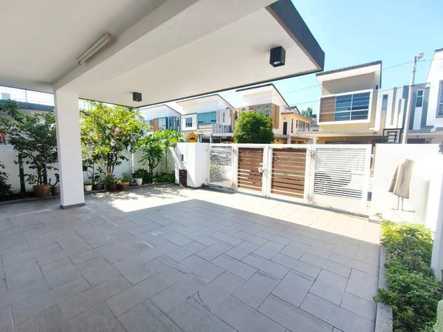 Puchong Taman Putra Prima 8A End Lot Terrace Houde For Sale