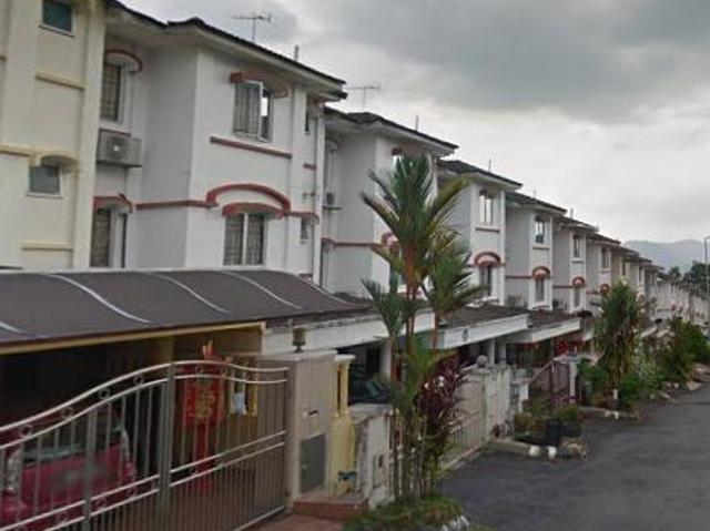 Puchong Tmn Tasik Prima superlink house in front of lake for sales
