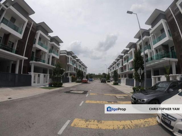 Puchong 3 Storey Superlink House Near Cyberjaya Pu