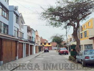 Pueblo Libre, 9 Dormitorios, 7 Baños, Cochera. AC:290 m2, AT:164 m2. US$ 300,000