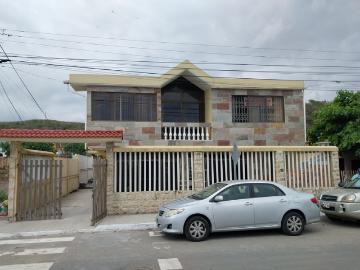Puerto Cayo: Se Vende Casa Frente al Mar en Puerto Cayo