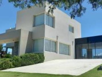 Puerto del Aguila Country Potrero de Garay. VENTA Casa 4 Dormitorios. Amoblada. 320 m²