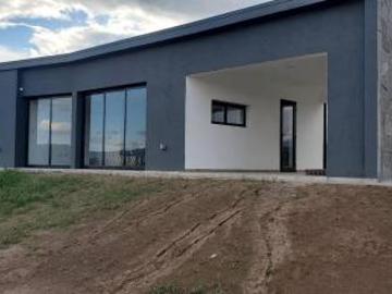 Puerto del Aguila Country Potrero de Garay. VENTA Casa 3 Dormitorios a Estrenar. Amoblada