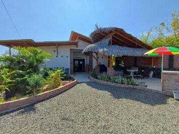 Puerto Lopez Nido de Halcones: Se Vende Casa en Zona Rural, en la Montaña y Cerca del Mar en Puerto Lopez
