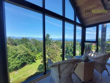 Puerto Montt, Amplia casa con Quincho, Bodega y Cancha de Tenis Lomas de Reloncaví