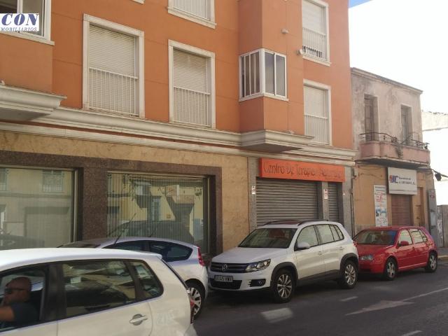 Puertas coloradas Instituto Torreta Puente Bimilenari