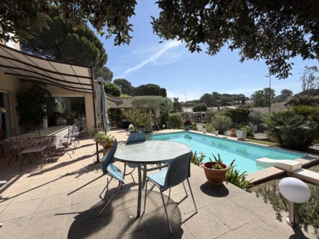 Puget sur Argens Propriété avec piscine + annexe 135+45m2
