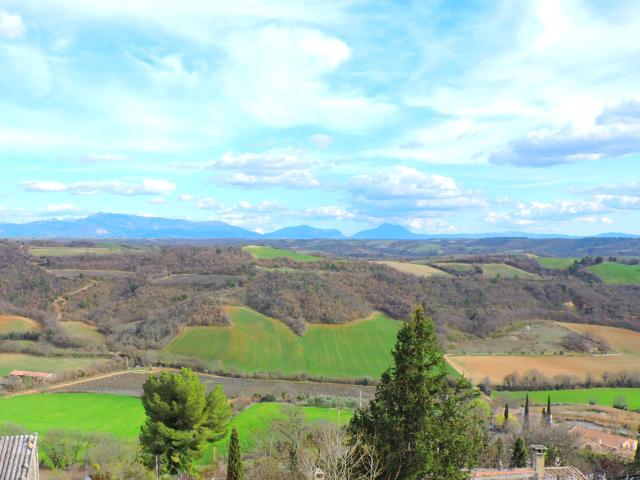 PUIMICHEL A VENDRE Maison de village avec vue panoramique composée de 3 logements