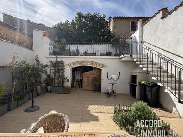 Puisserguier, Belle maison T6 de 183 m2 avec cour et terrass