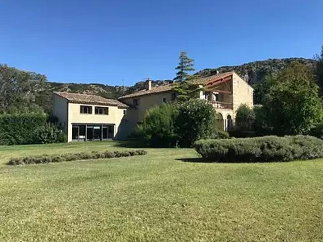 Pujaut 30131 Achat / Vente maison 6 pièces t6 au dernier étage piscine