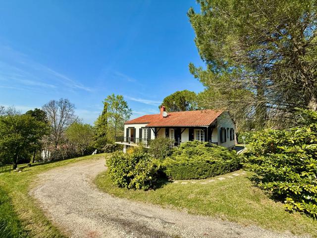 Pujols Maison avec jardin et vue dominante de 142m2 sur un t. 142m² Pujols
