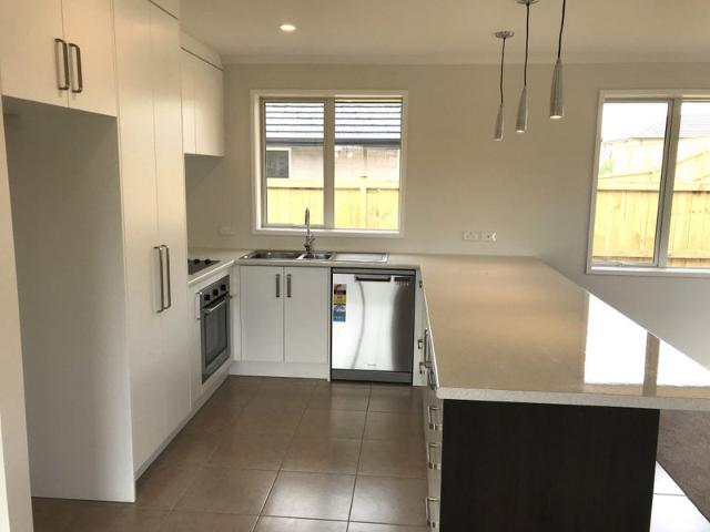pukekohe, 4 bedrooms